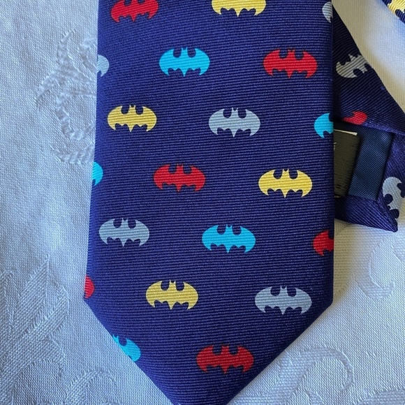 Batman Youth Colorful Bat Signal 100% Silk Tie Boys Purple Standard - Picture 2 of 7